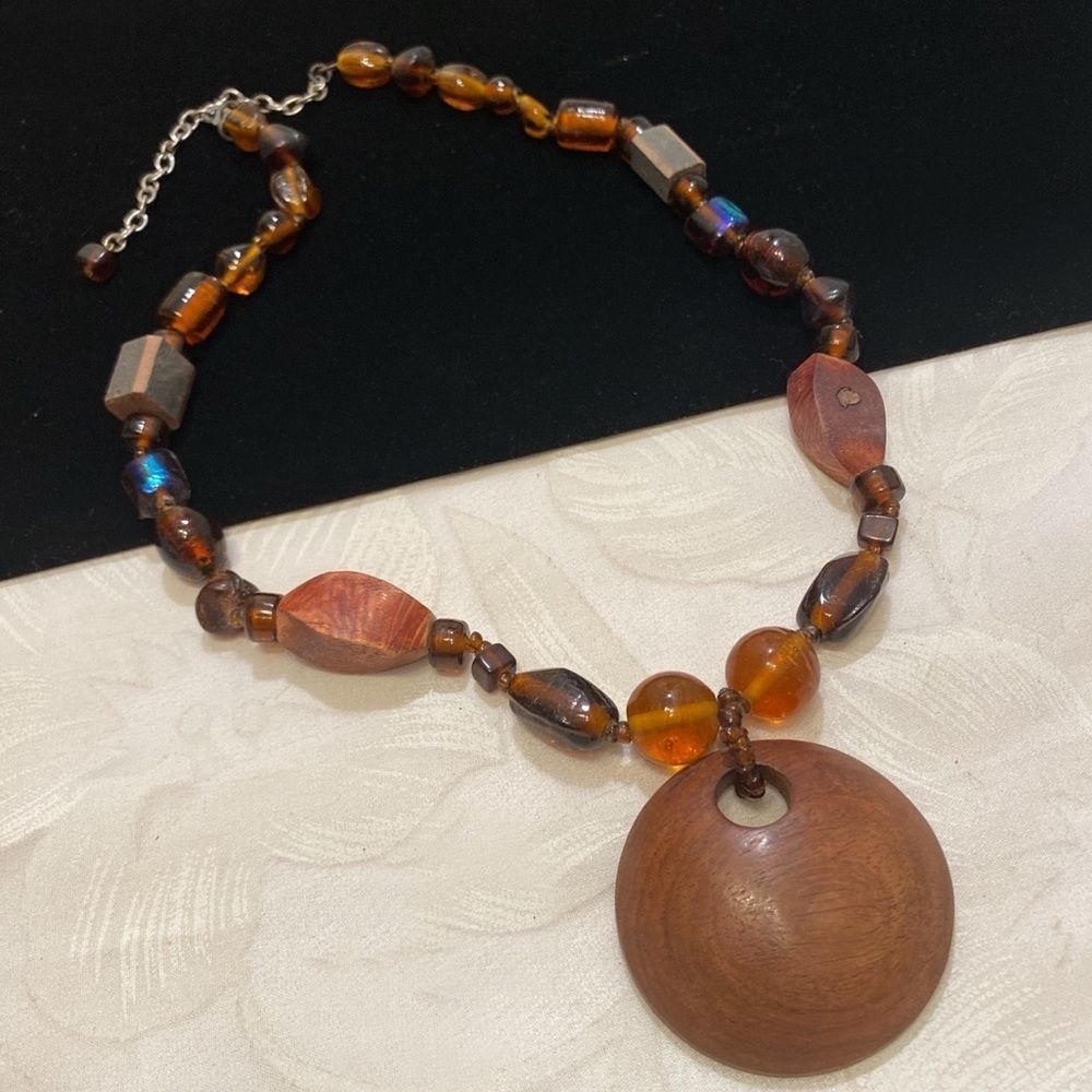 Vintage Wood And Iridescent Glass Necklace - Picture 6 of 6
